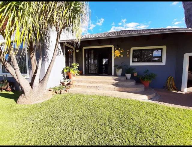4 BEDROOM HOUSE FOR SALE IN VAALPARK